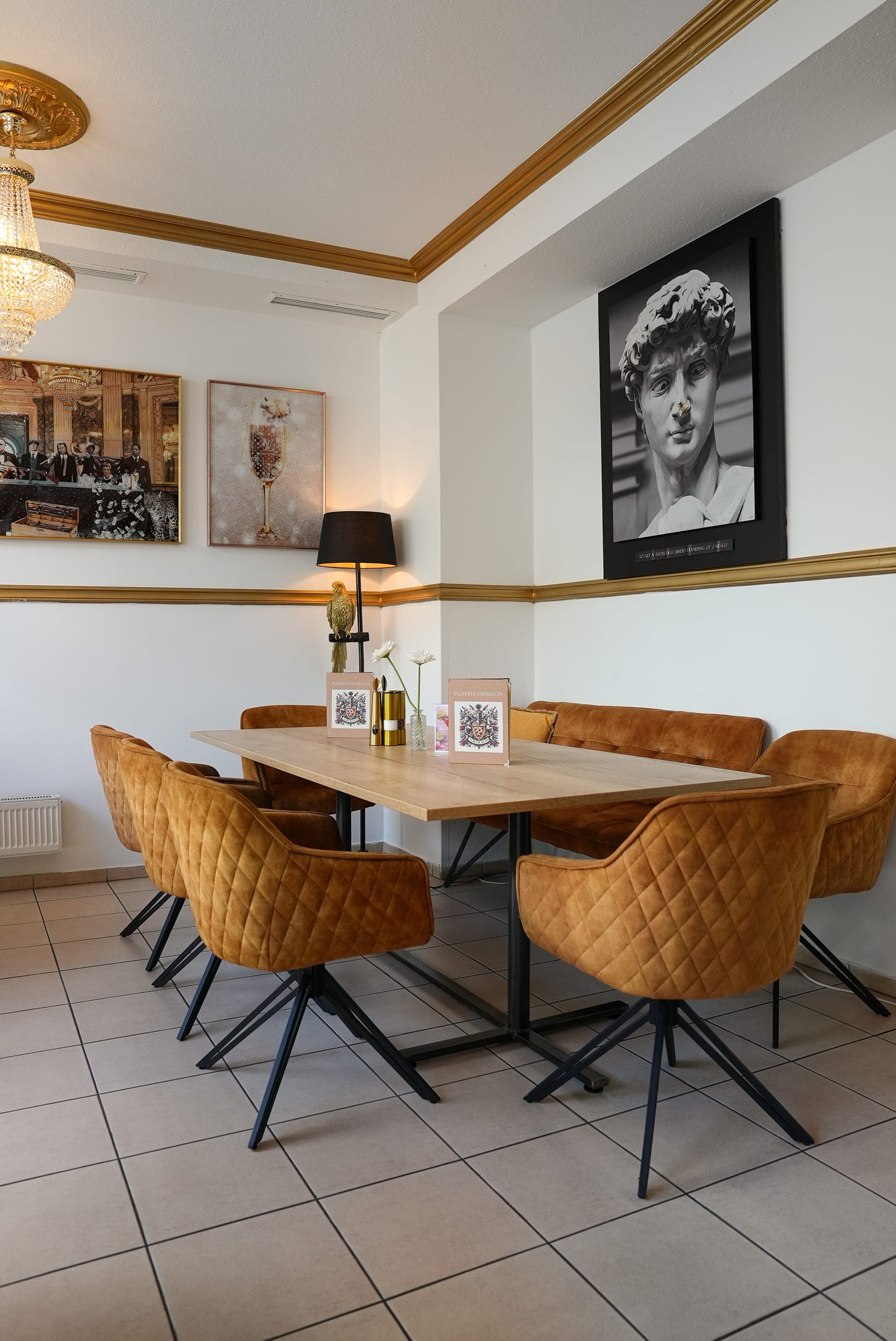Gedeckter Tisch in der Pizzeria Grimaldi