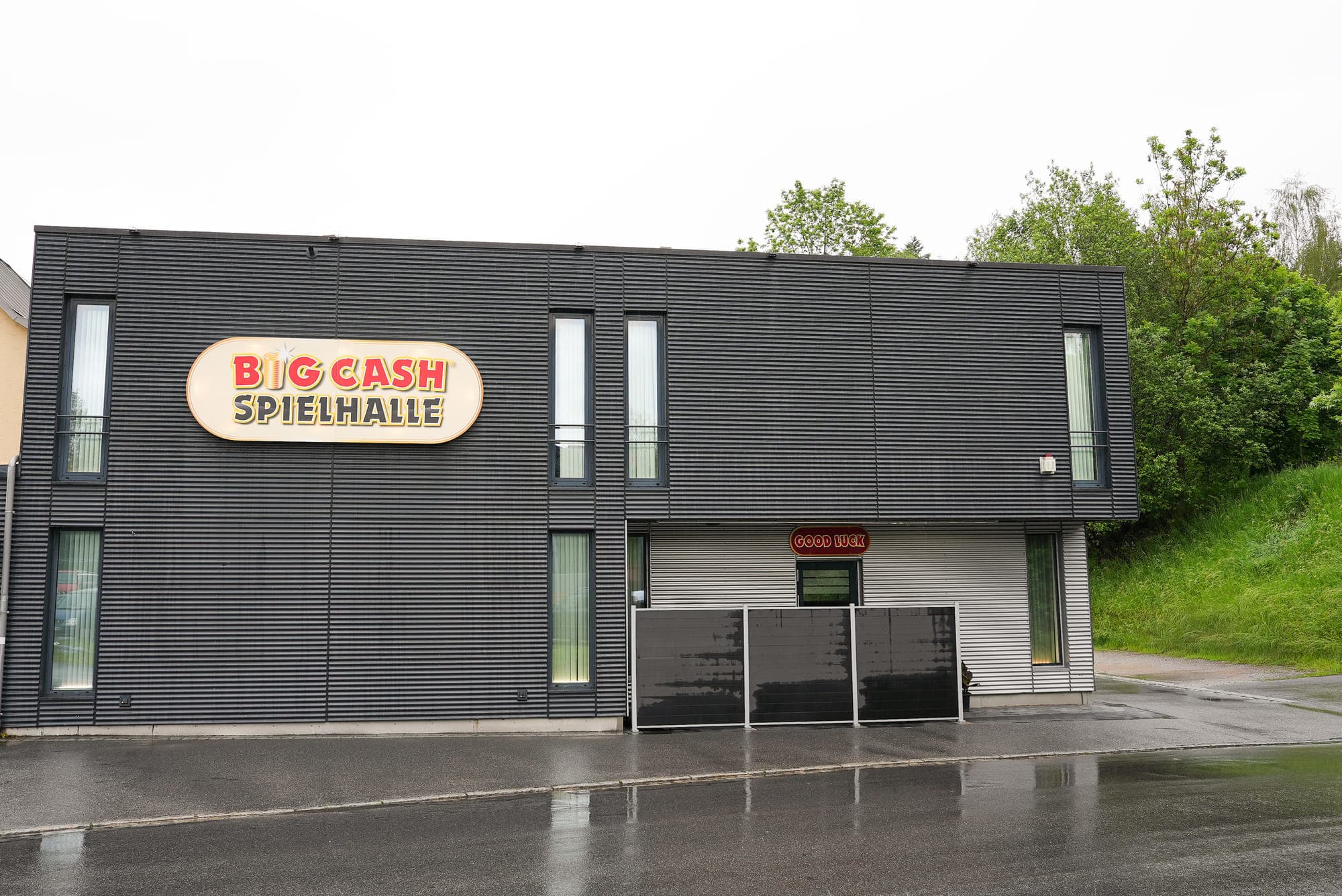 Außenansicht eines BIG CASH Standorts